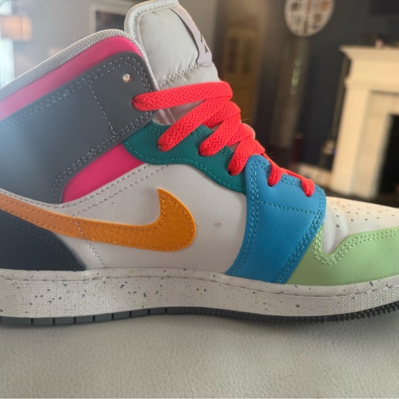 Nike air Jordan. YOUTH SIZE 7. Fits a women’s 9.
Like new. Worn about 5 times. - Picture 2 of 9